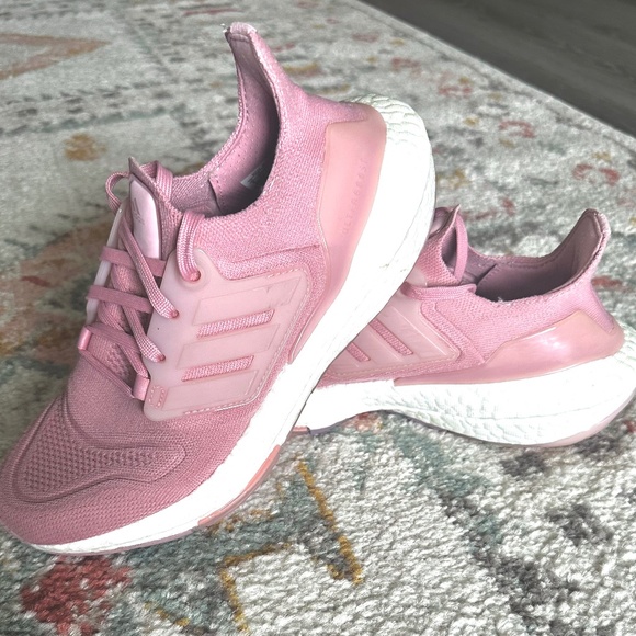 Adidas Ultraboost 22 Womens Running Shoes - Picture 1 of 2